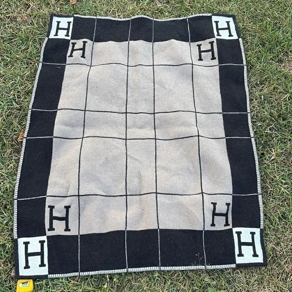 Hermes  throw - Picture 3 of 6